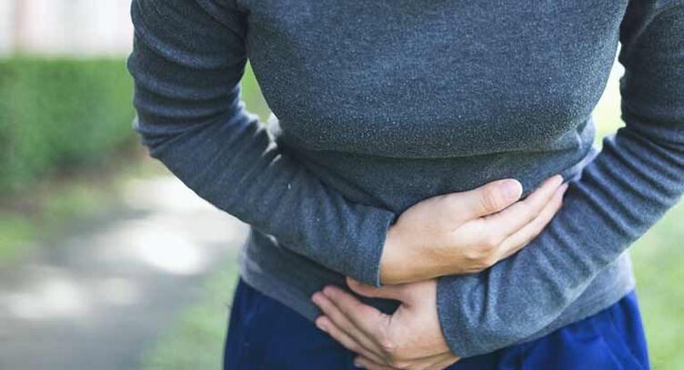 Dor de estómago despois de beber alcohol