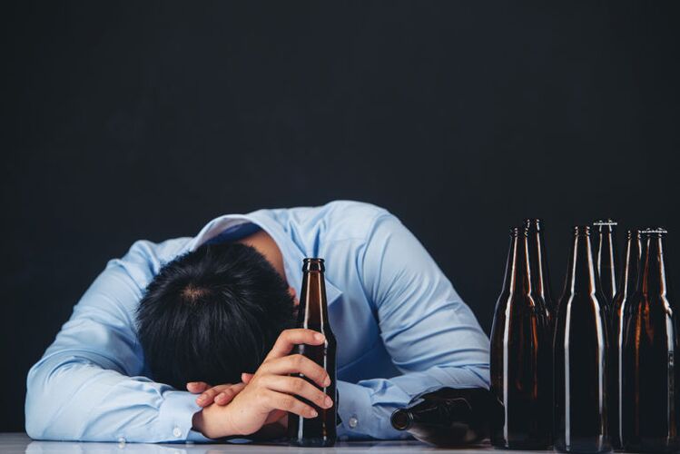 Danos ao alcol para os homes